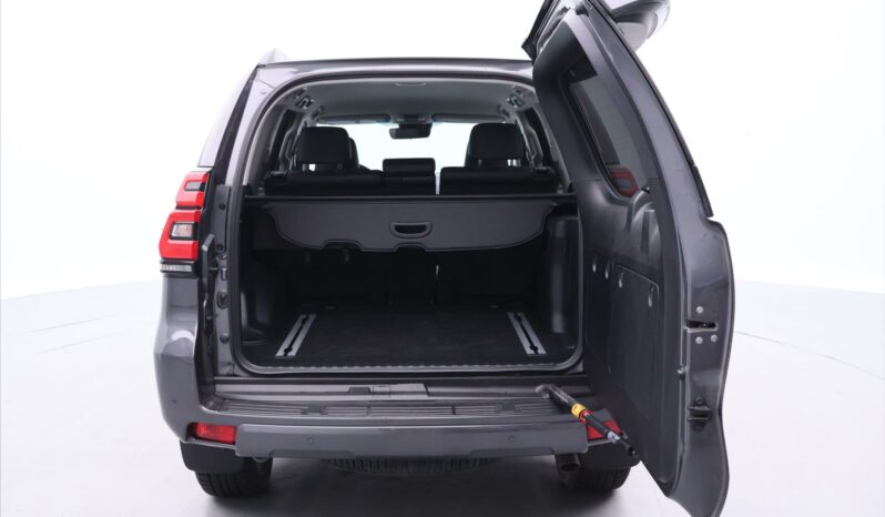 Toyota Land Cruiser 2,8 D-4D 150kW Aut. Invincible full