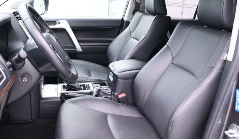 Toyota Land Cruiser 2,8 D-4D 150kW Aut. Invincible full