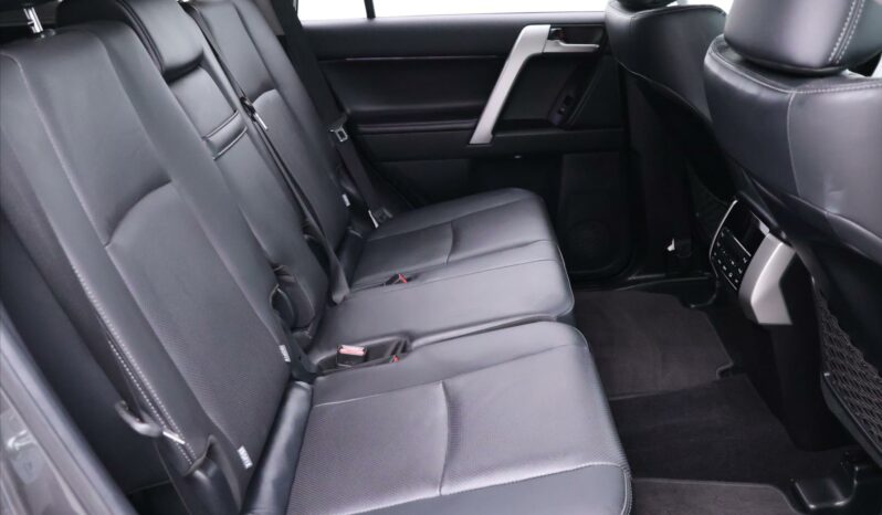 Toyota Land Cruiser 2,8 D-4D 150kW Aut. Invincible full