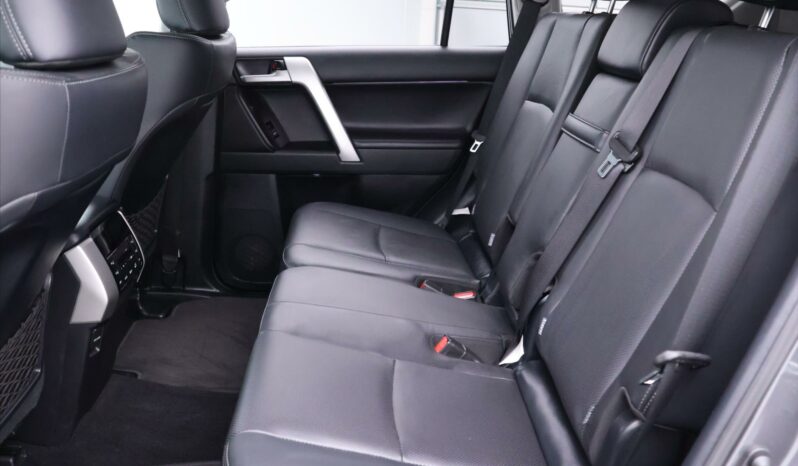 Toyota Land Cruiser 2,8 D-4D 150kW Aut. Invincible full