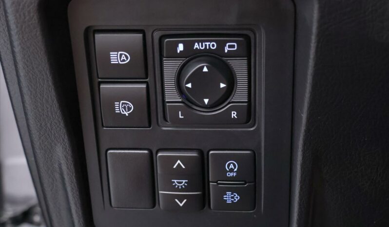 Toyota Land Cruiser 2,8 D-4D 150kW Aut. Invincible full
