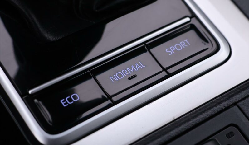 Toyota Land Cruiser 2,8 D-4D 150kW Aut. Invincible full