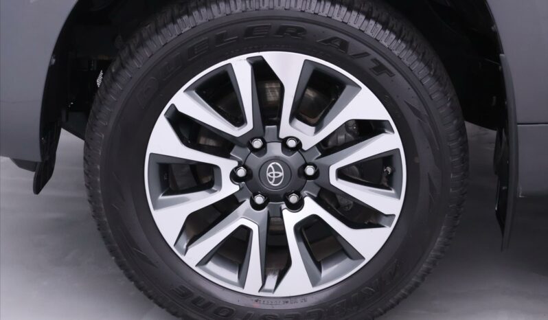 Toyota Land Cruiser 2,8 D-4D 150kW Aut. Invincible full