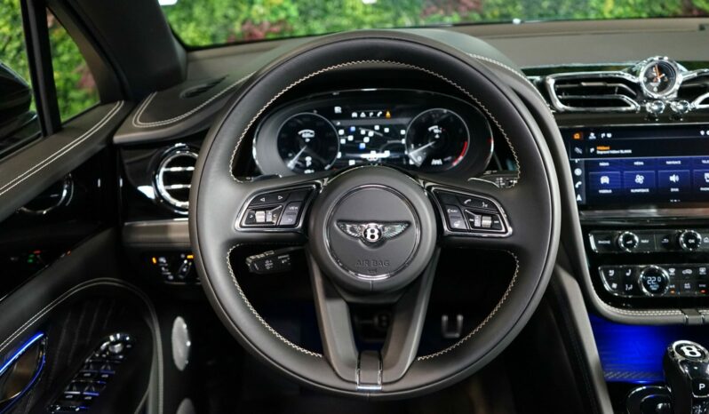 Bentley Bentayga V8 full