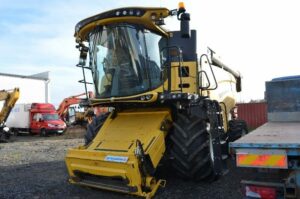 NEW HOLLAND CX8.80 SKLÍZECÍ MLÁTIČKA S ŽACÍ LIŠTOU 7,5M A VOZÍKEM - 2019 - 8710ccm, 265kW