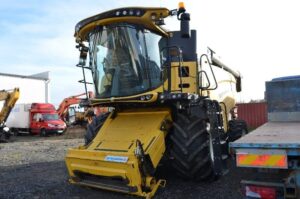 NEW HOLLAND CX8.80 SKLÍZECÍ MLÁTIČKA S ŽACÍ LIŠTOU 7,5M A VOZÍKEM - 2019 - 8710ccm, 265kW
