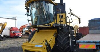NEW HOLLAND CX8.80 SKLÍZECÍ MLÁTIČKA S ŽACÍ LIŠTOU 7,5M A VOZÍKEM - 2019 - 8710ccm, 265kW